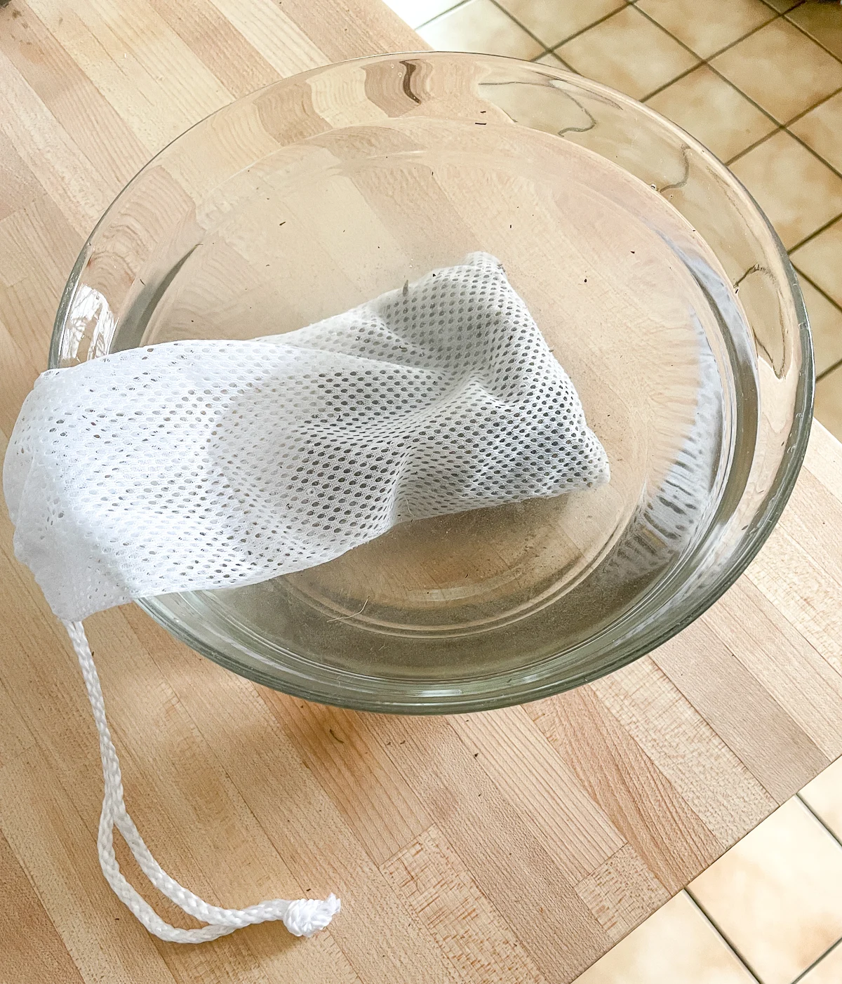 ranunculus bulbs soaking in water