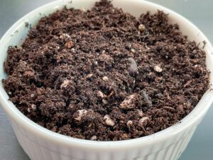 Seed Starting Mix vs Potting Soil - growhappierplants.com